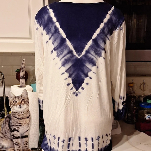 Womens  Chico's Zenergy casual stretch tie dye regular size top 3 - Picture 2 of 4